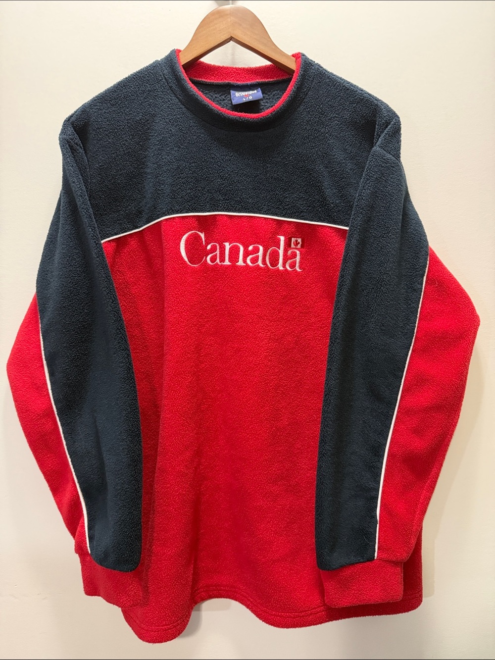 Vintage Canada Colorblock Crewneck Fleece Sweater - Red & Black Size Large
